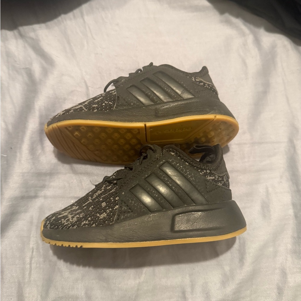 Adidas toddler 6k Sneakers with Gum Sole